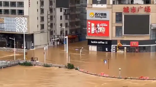 Çində güclü yağışlar daşqınlara səbəb oldu -VİDEO